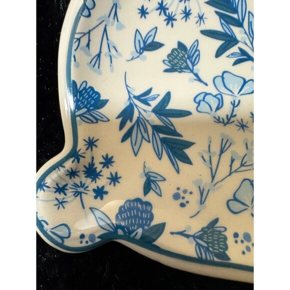 Tag Rabbit-Shaped Ceramic Floral Plate Blue & White Design  Easter Trinket Dish - Picture 3 of 8